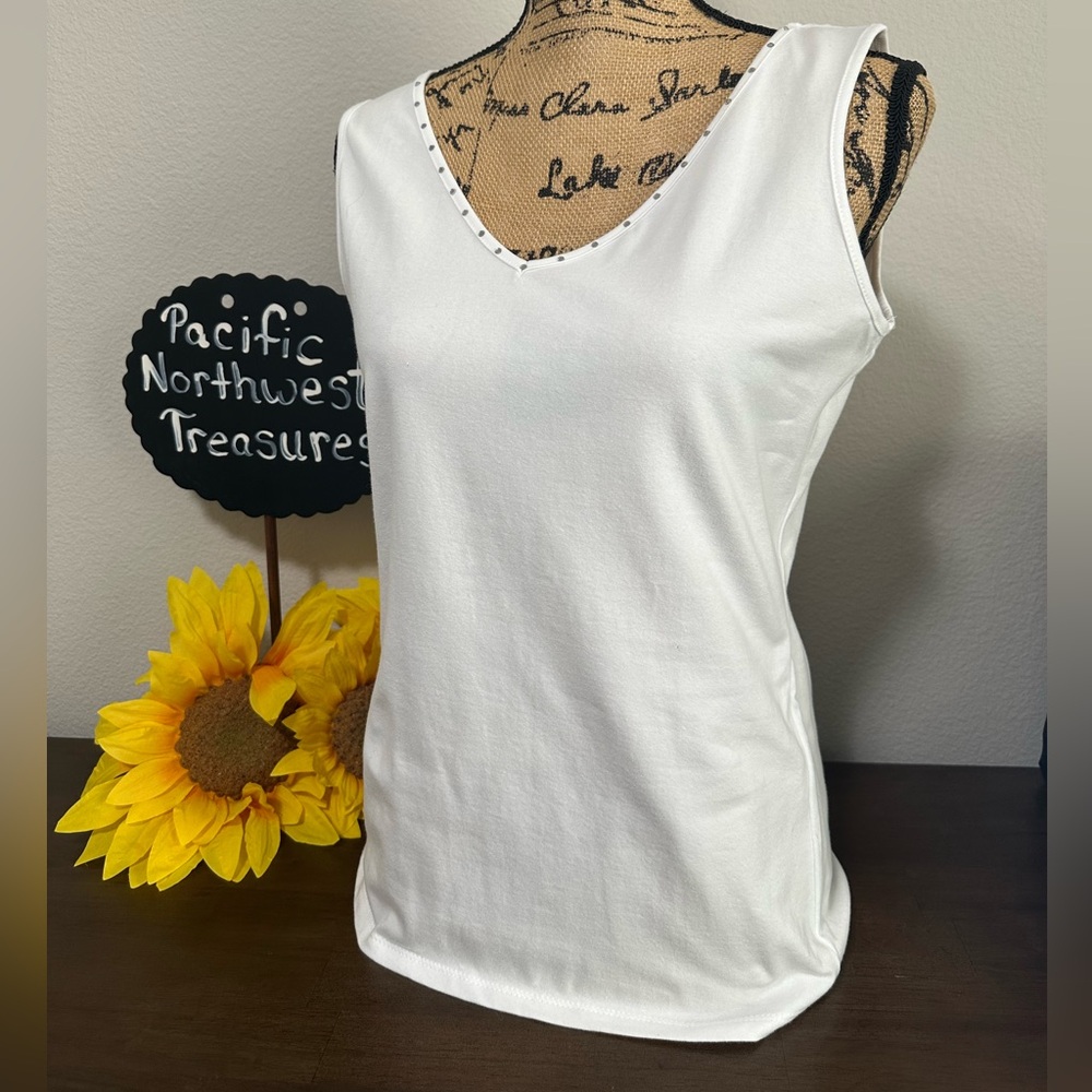 Bleu Bayou embellished White Sleeveless Top ~ size Large ~ New!